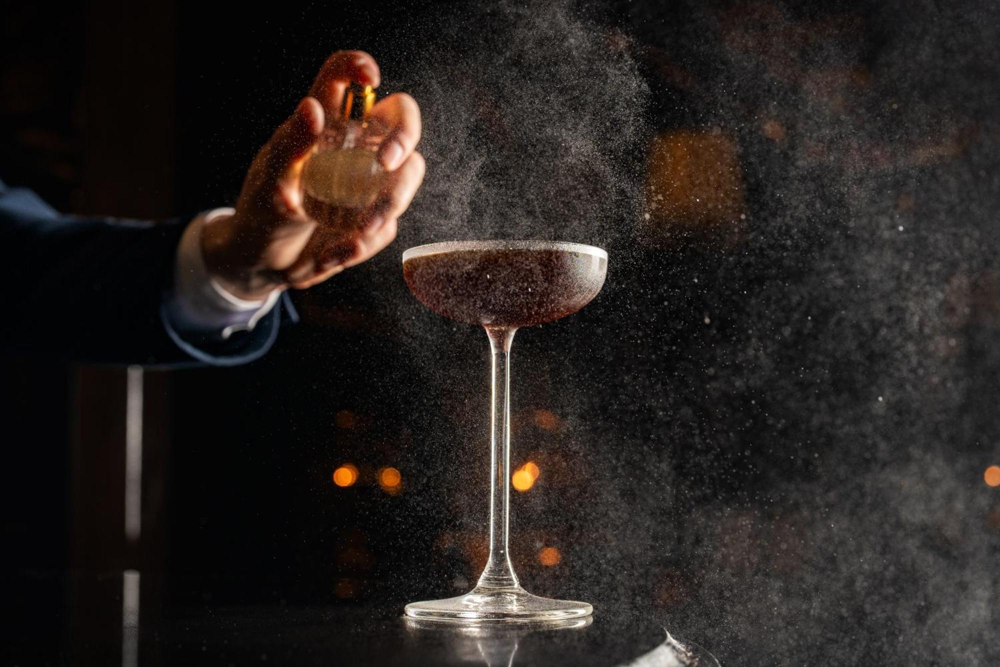 Rosewood Sao Paulo Hotel Exterior photo A bartender dusting a cocktail with ground nutmeg